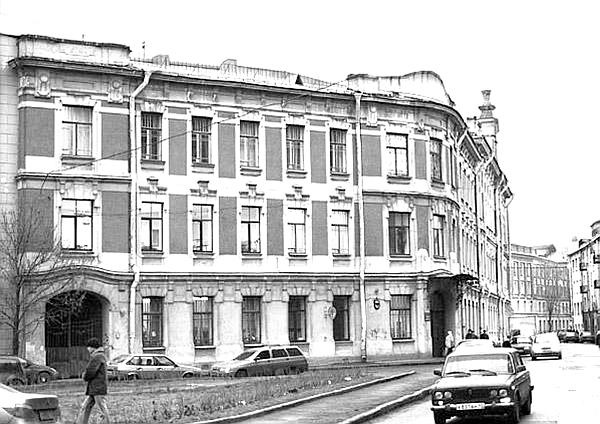 Иллюстрация к книге — Петербургские женщины XIX века [i_103.jpg]