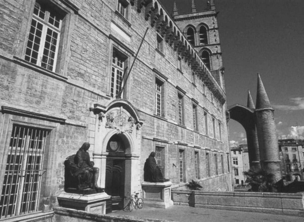 Иллюстрация к книге — Нострадамус [i_003.jpg]