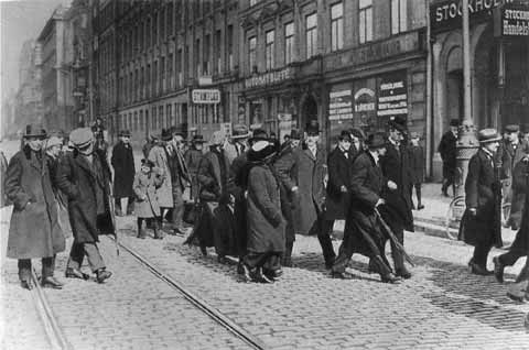 Иллюстрация к книге — Ленин [i_070.jpg]