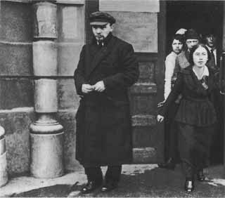 Иллюстрация к книге — Ленин [i_097.jpg]