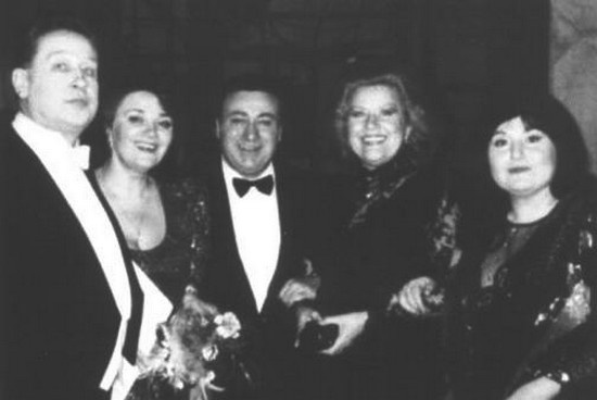 Иллюстрация к книге — Елена Образцова. Голос и судьба [i_109.jpg]