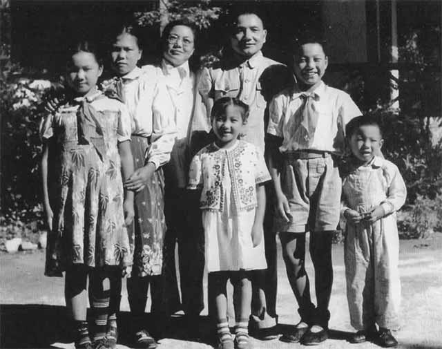 Иллюстрация к книге — Дэн Сяопин [i_017.jpg]