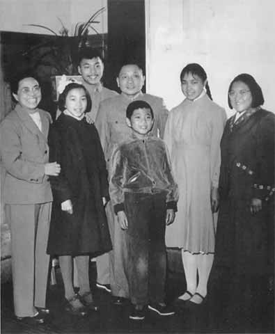 Иллюстрация к книге — Дэн Сяопин [i_018.jpg]