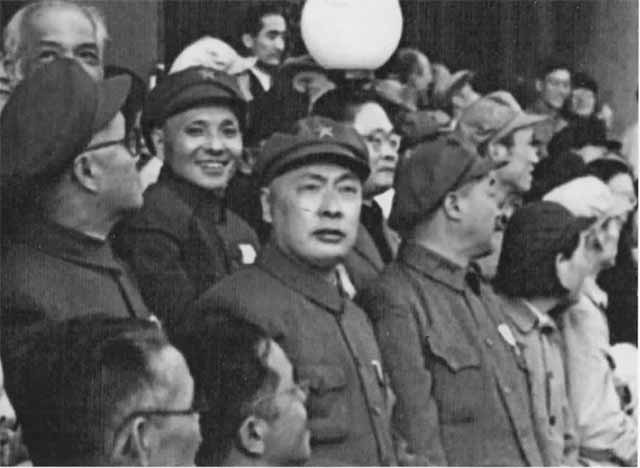 Иллюстрация к книге — Дэн Сяопин [i_022.jpg]