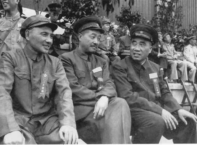 Иллюстрация к книге — Дэн Сяопин [i_024.jpg]