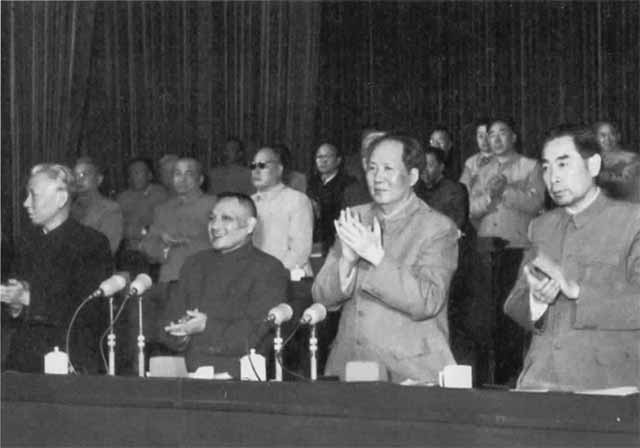 Иллюстрация к книге — Дэн Сяопин [i_026.jpg]