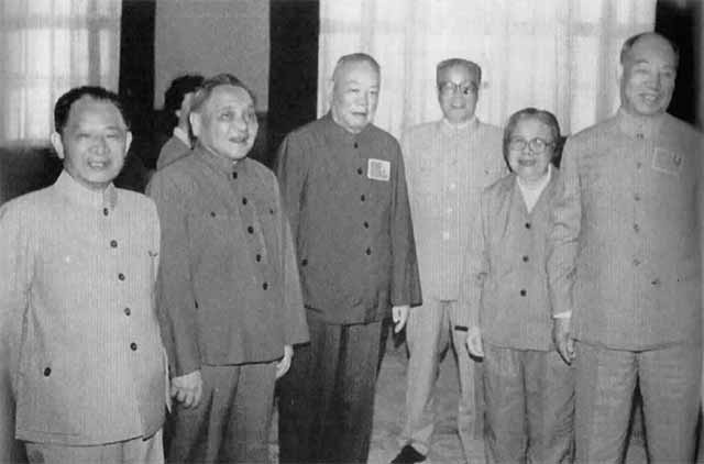 Иллюстрация к книге — Дэн Сяопин [i_049.jpg]