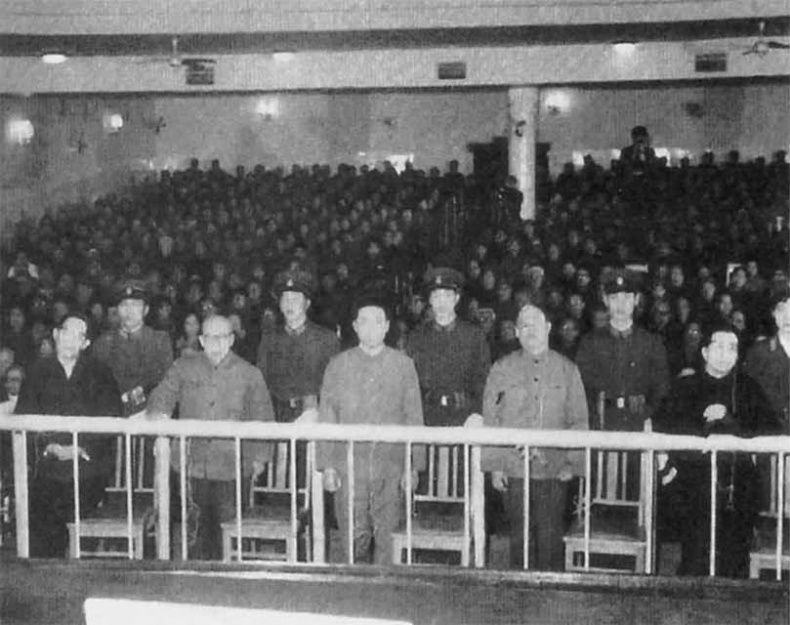 Иллюстрация к книге — Дэн Сяопин [i_050.jpg]