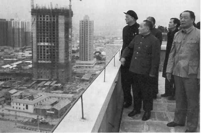 Иллюстрация к книге — Дэн Сяопин [i_051.jpg]