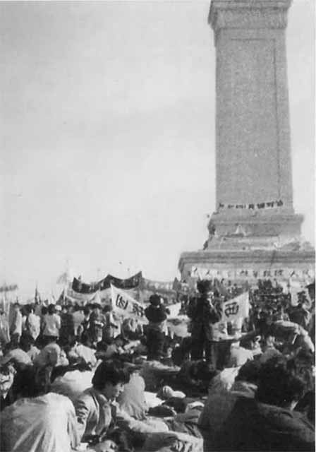 Иллюстрация к книге — Дэн Сяопин [i_055.jpg]