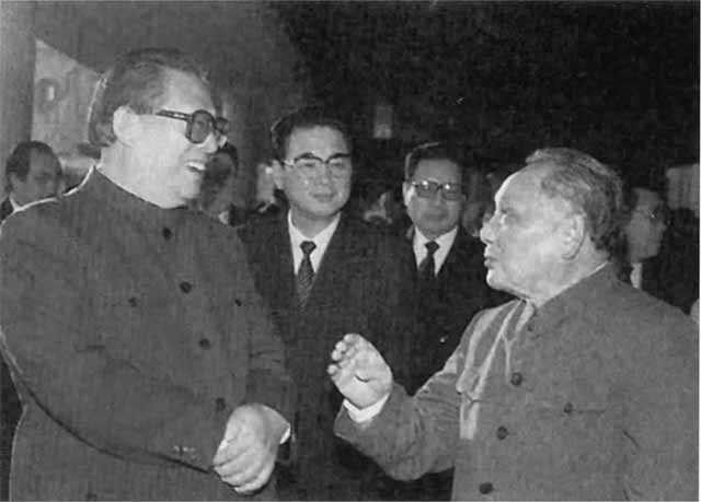 Иллюстрация к книге — Дэн Сяопин [i_057.jpg]