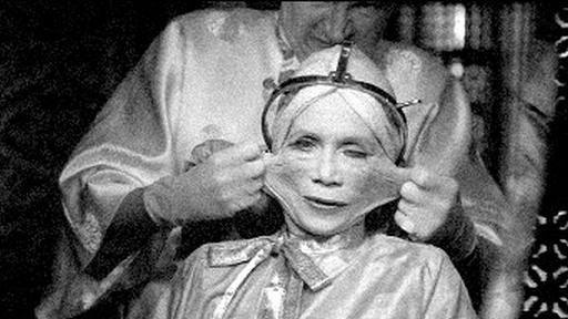 Иллюстрация к книге — Режиссеры настоящего. В 2 томах. Том 1. Визионеры и мегаломаны [i_053.jpg]