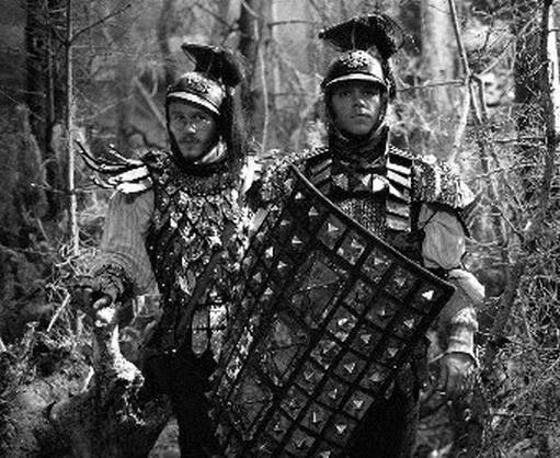 Иллюстрация к книге — Режиссеры настоящего. В 2 томах. Том 1. Визионеры и мегаломаны [i_056.jpg]