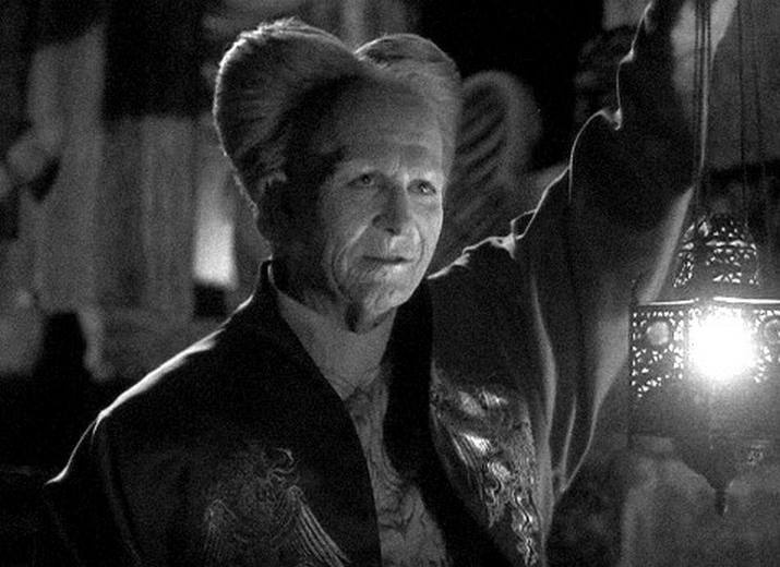 Иллюстрация к книге — Режиссеры настоящего. В 2 томах. Том 1. Визионеры и мегаломаны [i_080.jpg]