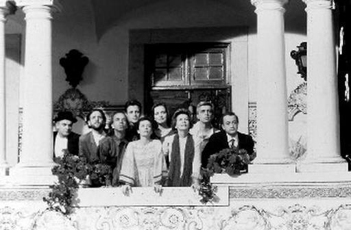 Иллюстрация к книге — Режиссеры настоящего. В 2 томах. Том 1. Визионеры и мегаломаны [i_135.jpg]