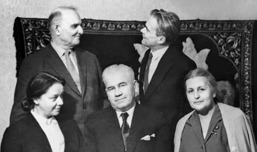 Иллюстрация к книге — Я пытаюсь восстановить черты [_12.jpg]