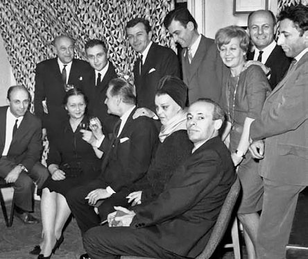 Иллюстрация к книге — Я пытаюсь восстановить черты [_120.jpg]