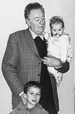 Иллюстрация к книге — Я пытаюсь восстановить черты [_122.jpg]