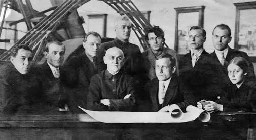 Иллюстрация к книге — Я пытаюсь восстановить черты [_13.jpg]