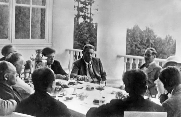 Иллюстрация к книге — Я пытаюсь восстановить черты [_70.jpg]