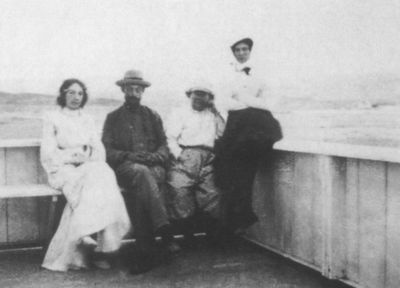 Иллюстрация к книге — Максимилиан Волошин, или Себя забывший Бог [i_026.jpg]