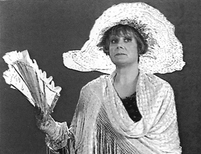 Иллюстрация к книге — Маленькая девочка из "Метрополя" [i_027.jpg]