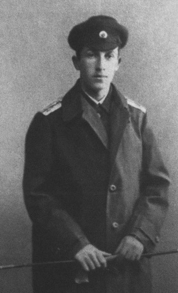 Иллюстрация к книге — Непохожие поэты. Трагедия и судьбы большевистской эпохи. Анатолий Мариенгоф, Борис Корнилов, Владимир Луговской [i_005.jpg]