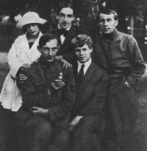 Иллюстрация к книге — Непохожие поэты. Трагедия и судьбы большевистской эпохи. Анатолий Мариенгоф, Борис Корнилов, Владимир Луговской [i_011.jpg]