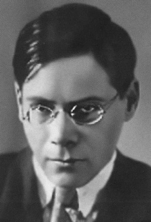 Иллюстрация к книге — Непохожие поэты. Трагедия и судьбы большевистской эпохи. Анатолий Мариенгоф, Борис Корнилов, Владимир Луговской [i_025.jpg]