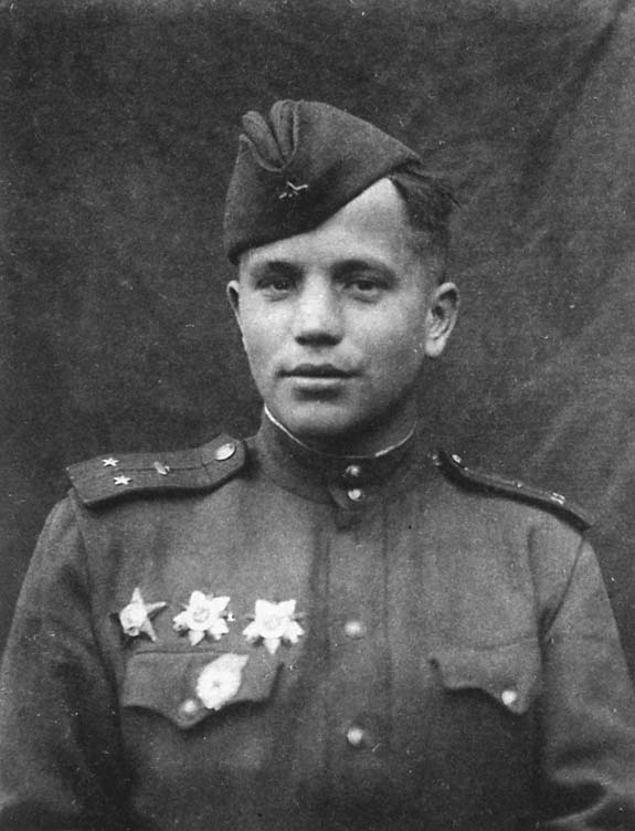 Иллюстрация к книге — Дневник самоходчика. Боевой путь механика-водителя ИСУ-152. 1942-1945 [_01.jpg]