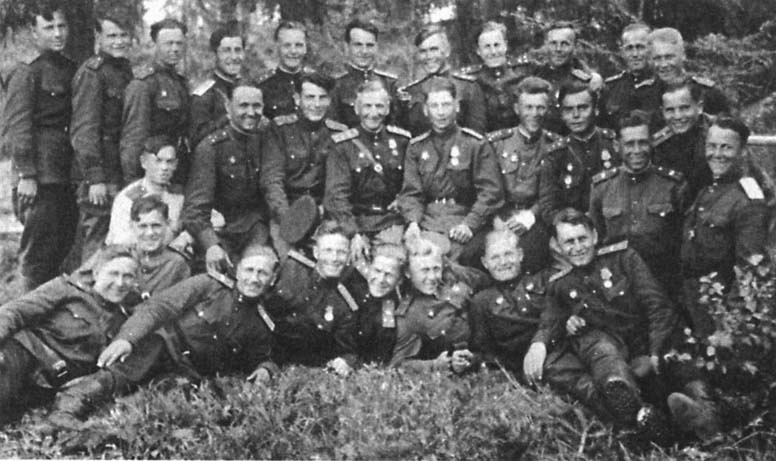 Иллюстрация к книге — Дневник самоходчика. Боевой путь механика-водителя ИСУ-152. 1942-1945 [_15.jpg]