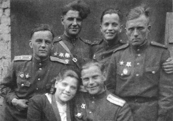 Иллюстрация к книге — Дневник самоходчика. Боевой путь механика-водителя ИСУ-152. 1942-1945 [_17.jpg]