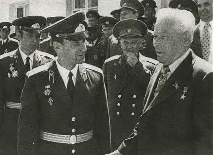 Иллюстрация к книге — Черненко [i_007.jpg]