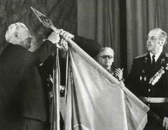 Иллюстрация к книге — Черненко [i_008.jpg]