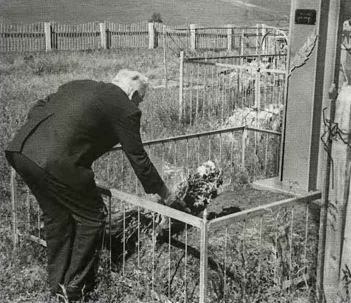 Иллюстрация к книге — Черненко [i_012.jpg]