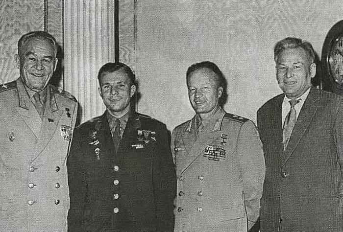 Иллюстрация к книге — Черненко [i_014.jpg]