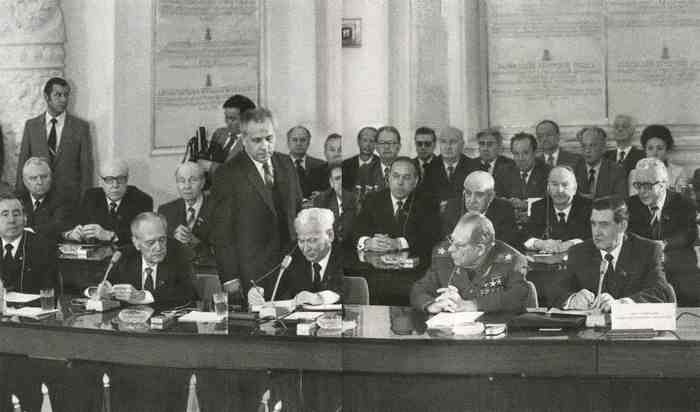 Иллюстрация к книге — Черненко [i_039.jpg]