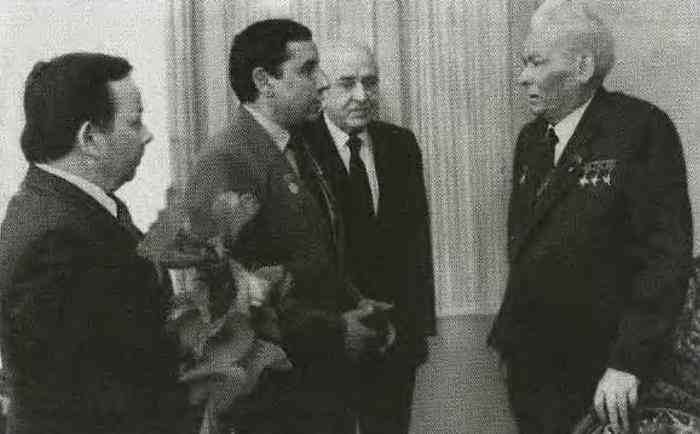 Иллюстрация к книге — Черненко [i_046.jpg]