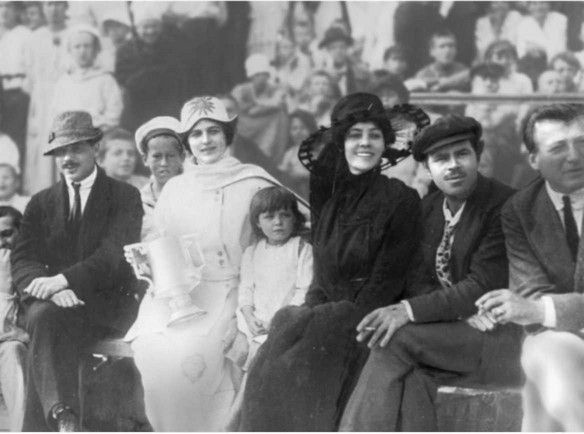 Иллюстрация к книге — Лариса Рейснер [i_046.jpg]