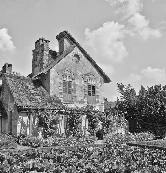 Иллюстрация к книге — Берегитесь, Боги жаждут! [i_053.jpg]