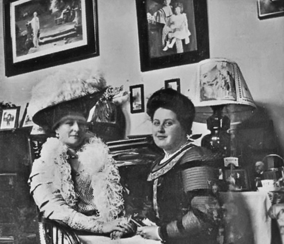 Иллюстрация к книге — Берегитесь, Боги жаждут! [i_068.jpg]