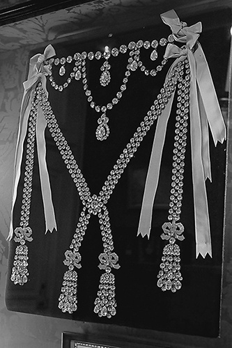 Иллюстрация к книге — Берегитесь, Боги жаждут! [i_079.jpg]