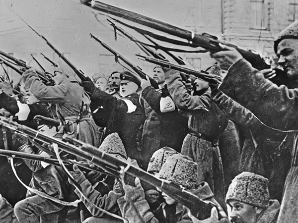 Иллюстрация к книге — Берегитесь, Боги жаждут! [i_243.jpg]