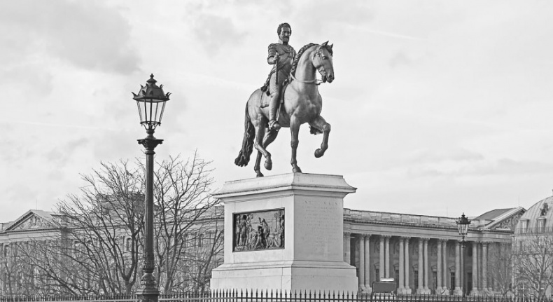 Иллюстрация к книге — Берегитесь, Боги жаждут! [i_259.jpg]