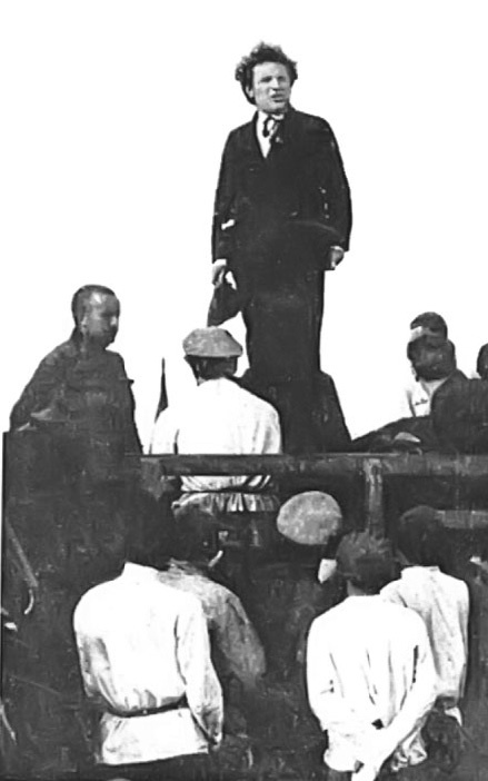 Иллюстрация к книге — Берегитесь, Боги жаждут! [i_275.jpg]