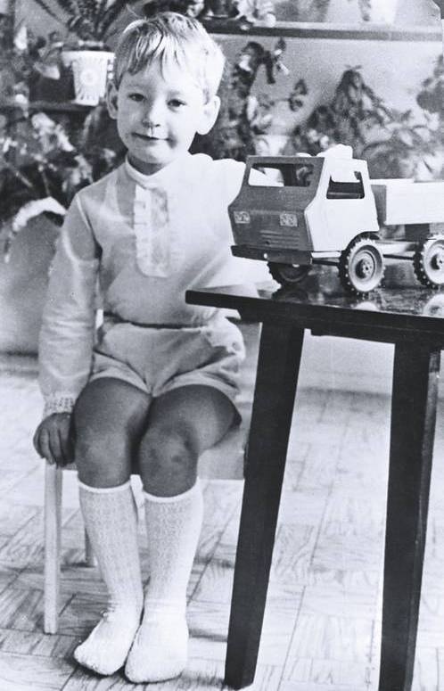 Иллюстрация к книге — Леонид Слуцкий. Тренер из соседнего двора [i_002.jpg]