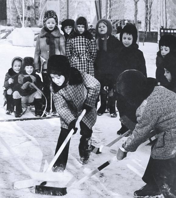 Иллюстрация к книге — Леонид Слуцкий. Тренер из соседнего двора [i_005.jpg]