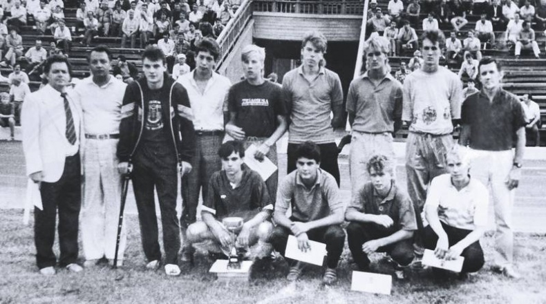 Иллюстрация к книге — Леонид Слуцкий. Тренер из соседнего двора [i_012.jpg]