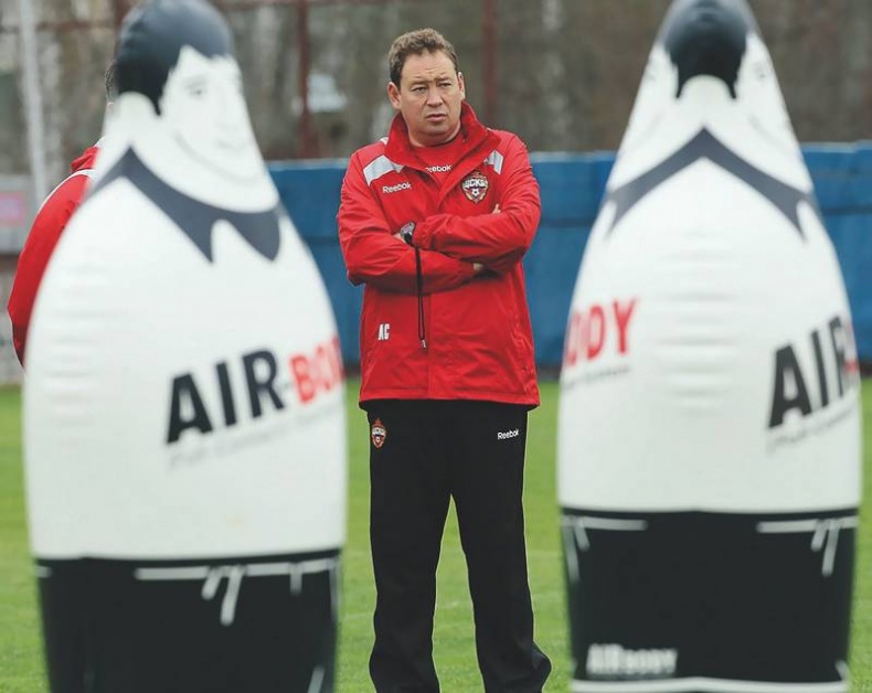 Иллюстрация к книге — Леонид Слуцкий. Тренер из соседнего двора [i_043.jpg]