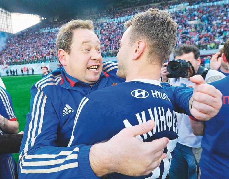 Иллюстрация к книге — Леонид Слуцкий. Тренер из соседнего двора [i_046.jpg]